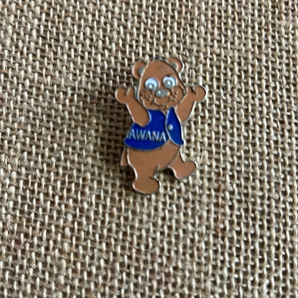 Vintage Awana Cubbies Bear Lapel Pin (102)